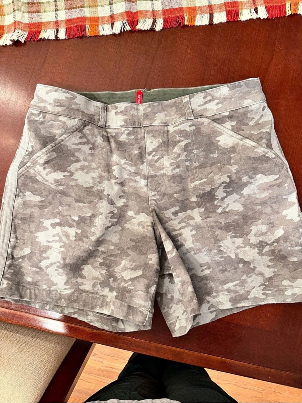 SPANX Stretch Twill Pull-On Shorts Camo Cargo Shorts Gray & Green XL
